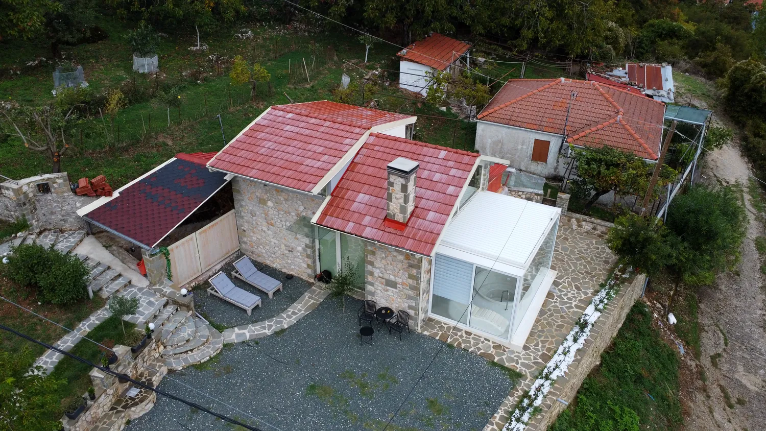 Η White Stone και η γυάλινη αίθουσα από ψηλά